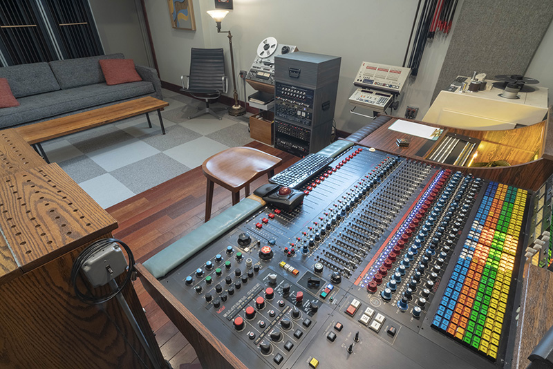 Pro Recording Engineers And Their Favorite Microphones